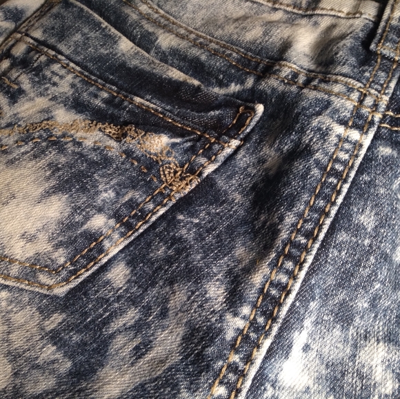 Vanilla Star DenimShorts - Picture 3 of 8